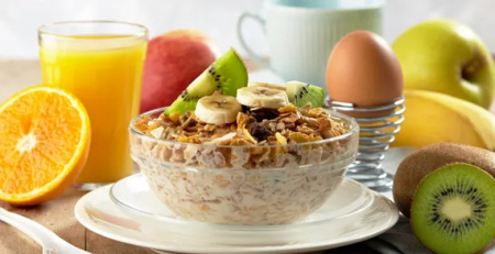 Estudo indica que pequeno-almoço completo reduz a fome e não afeta a perda de peso